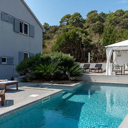 Seaside House With A Swimming Pool Pasadur, - 15847 *