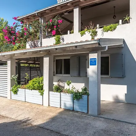Seaside House With A Swimming Pool Pasadur, - 15847 別荘 *